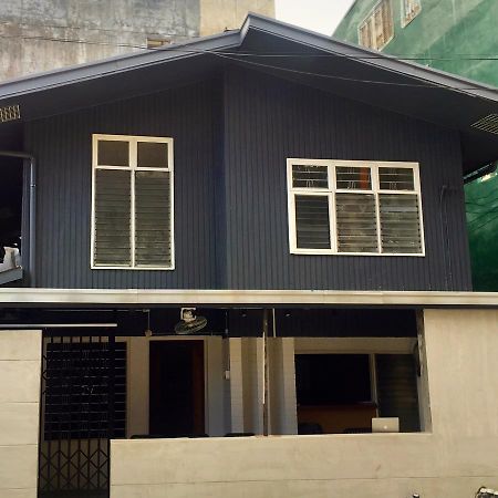 The Hub District Hostel And Dorm Makati City Exterior photo
