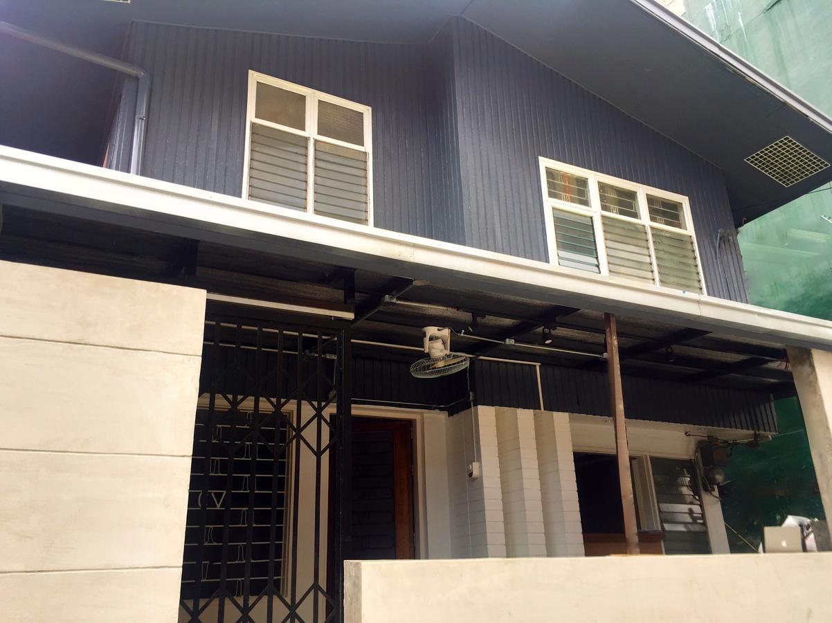 The Hub District Hostel And Dorm Makati City Exterior photo