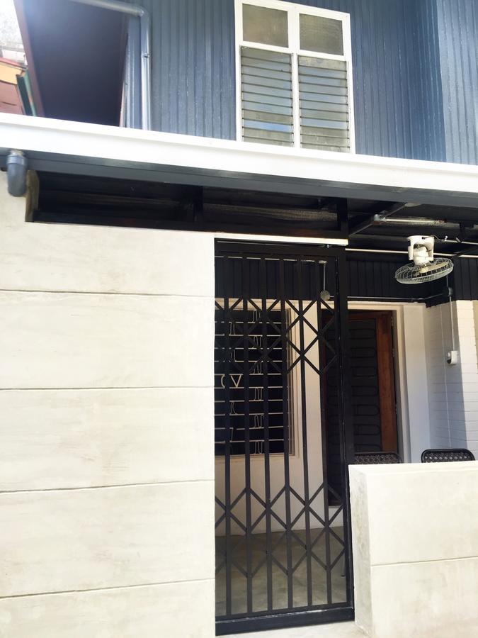 The Hub District Hostel And Dorm Makati City Exterior photo